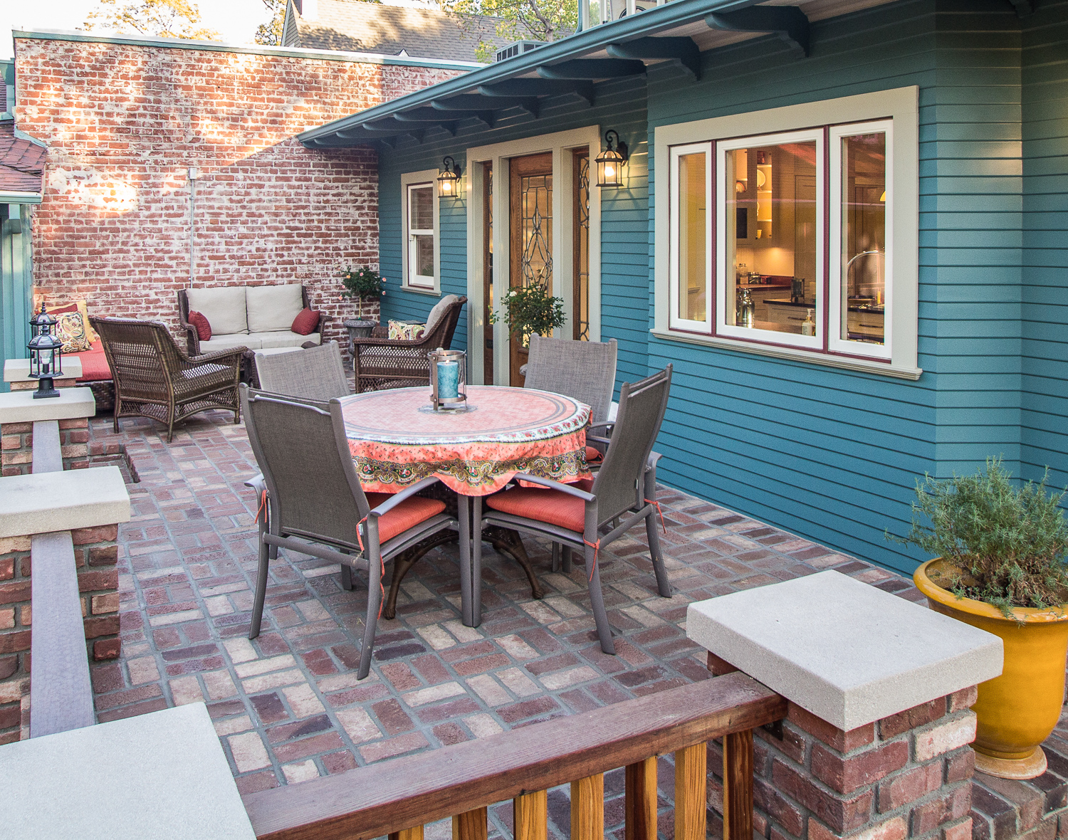 1Historic Pasadena home with new outdoor living space on patio.