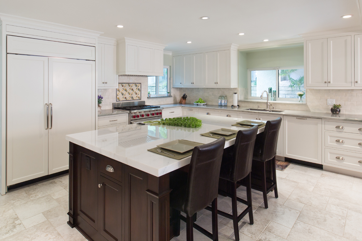 Large kitchen, quarzite countertop, island storage