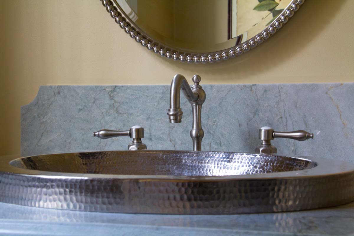 A powder bath with a "surface mount sink"